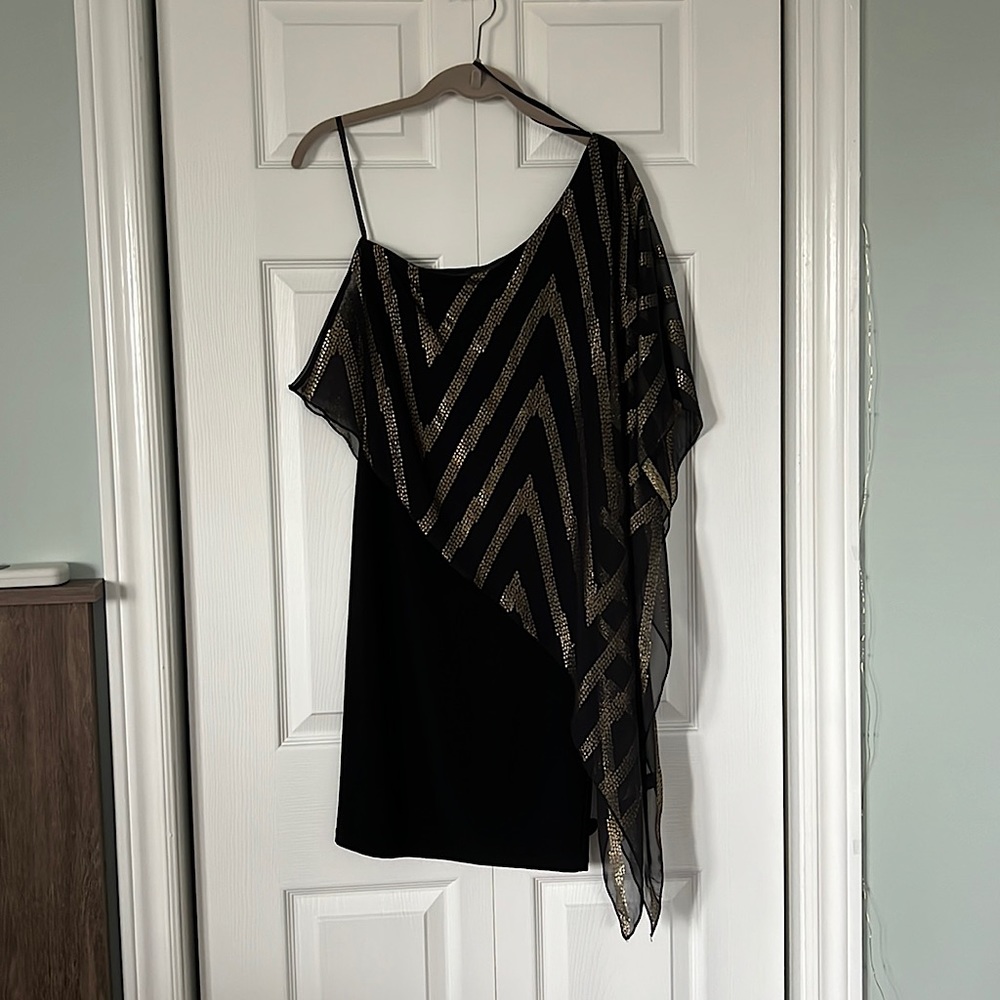 Le Château - one shoulder dress. Black with gold detail, size XS.